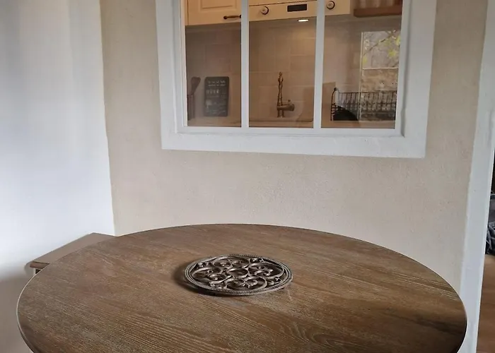 Le Cerisier Au Coeur D'uzes Διαμέρισμα *